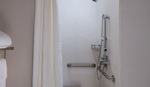 Habitación, 1 cama de matrimonio grande (Mobility Accessible, Roll-In Shower)