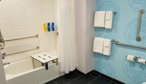 Habitación, 1 cama de matrimonio grande, accesible para personas con discapacidad, bañera