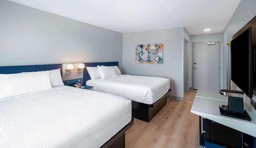 Habitación, 2 camas de matrimonio, accesible para personas con discapacidad, no fumadores (Mobility)