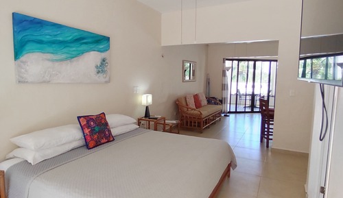 Habitación, junto a la piscina (cabaña 1)