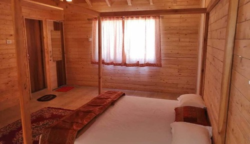 Royal Cedar Pine Room