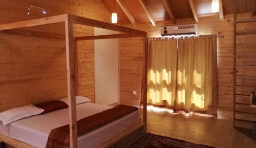 Cedar Pine Room