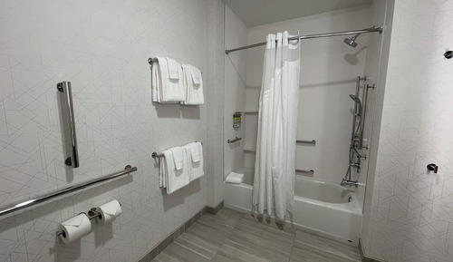 Habitación estándar, 2 camas de matrimonio, bañera accesible (Mobility, Accessible Tub)