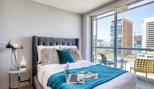 Apartment with Panoramic Balcony