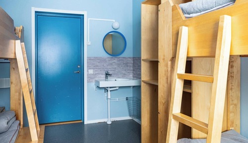 Habitación cuádruple económica, varias camas, baño compartido