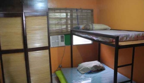 Habitación triple básica, baño compartido
