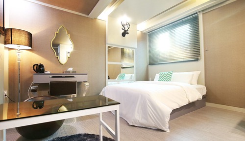 Habitación Deluxe doble, 1 cama doble, fumadores, vistas a la ciudad