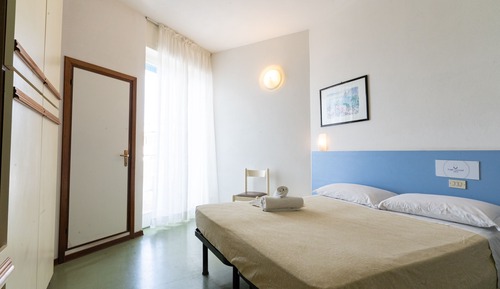 Habitación triple, vistas al mar