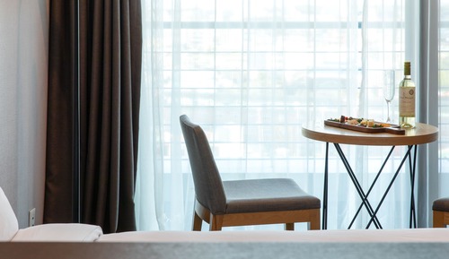 Habitación Premier doble, 1 cama de matrimonio, vistas parciales al mar (Deluxe)