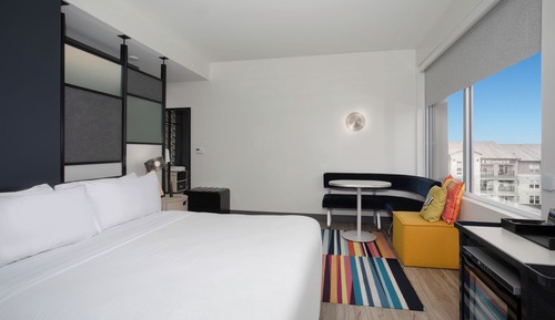 Habitación, 1 cama de matrimonio grande (Mobility Accessible, Roll-In Shower)