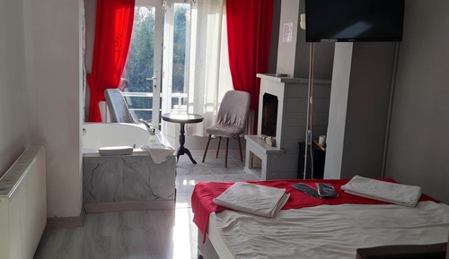 Habitación Deluxe, bañera de hidromasaje (Fireplace/Şömine)