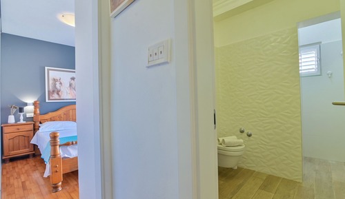Apartamento, 2 habitaciones, fumadores, patio