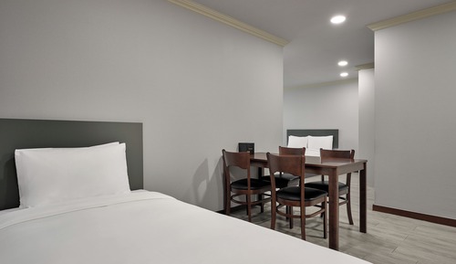 [City Tour Bus PKG] Premier Twin + Breakfast + Seoul City Tour Bus Ticket per stay