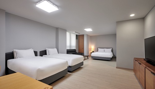 [City Tour Bus PKG] Premier Triple + Breakfast + Seoul City Tour Bus Ticket per stay