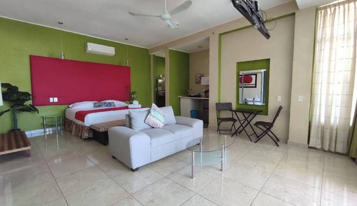 Diamante.Suite premium, Cama King Size +Mini cocineta, Terraza, Vista al mar y piscina, De no fumar