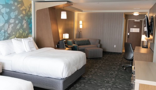 Suite, varias camas (Mobility/Hearing Access, Roll-In Shwr)