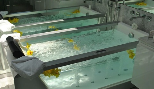 Suite Presidencial con tina de hidromasaje y jacuzzi