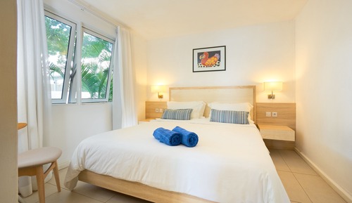 Suite estudio, 1 cama de matrimonio grande, vistas al mar, frente a la playa