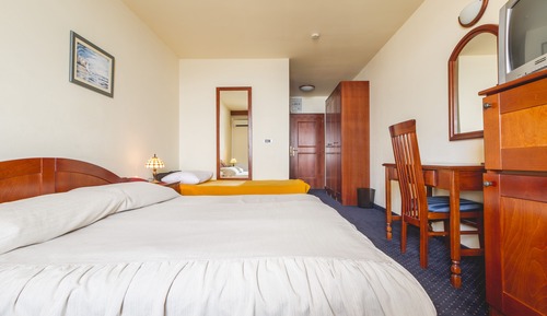 Habitación triple, balcón, vistas al mar