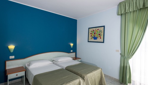 Habitación estándar con 1 cama doble o 2 individuales