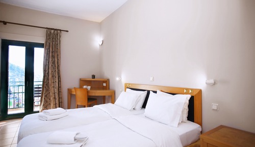 Habitación superior con 1 cama doble o 2 individuales