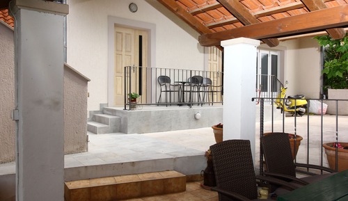 Apartamento, terraza, vistas al jardín