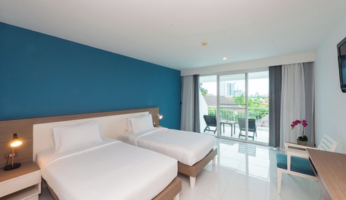 Habitación doble superior, vistas a la piscina