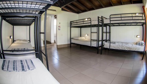 Dormitorio compartido básico, solo para mujeres