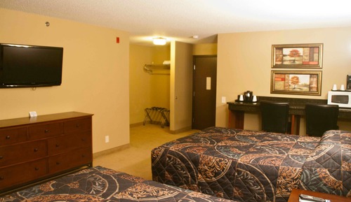 Suite familiar, no fumadores (1 King- 2 Queen Beds)