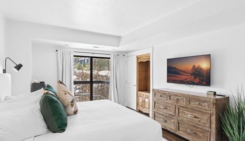 1 Bedroom Condominium