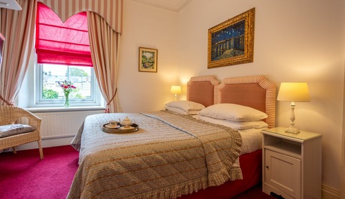 Habitación estándar con 1 cama doble o 2 individuales, baño privado