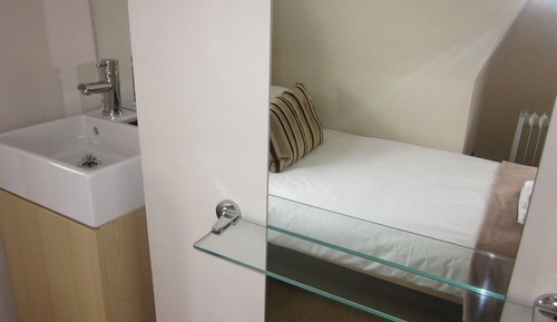 Habitación individual, baño compartido