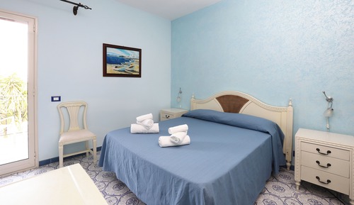 Habitación triple, vistas al mar
