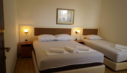 Apartamento básico, 1 habitación, balcón, vistas parciales al mar