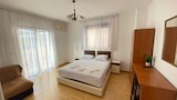 Habitación triple, 1 cama doble con sofá cama, balcón