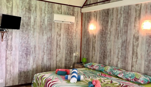Estudio, vistas parciales al mar, en la zona del jardín