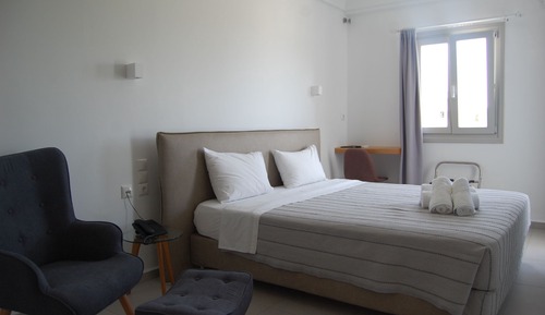 Habitación económica, 1 cama doble o 2 individuales, no fumadores, terraza