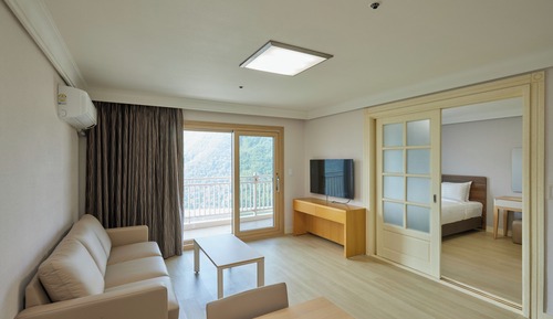 [EAST] Top Suite(Kitchen/Lake View/Bed)