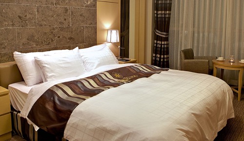 Suite junior, vistas parciales al mar