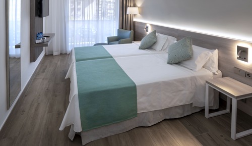 Habitación doble, vistas parciales al mar (2 adultos)