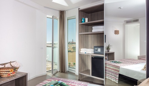 Habitación triple superior, vistas al mar