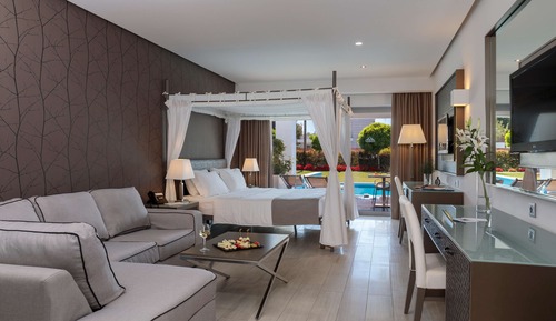 Suite junior, piscina privada, vistas al jardín