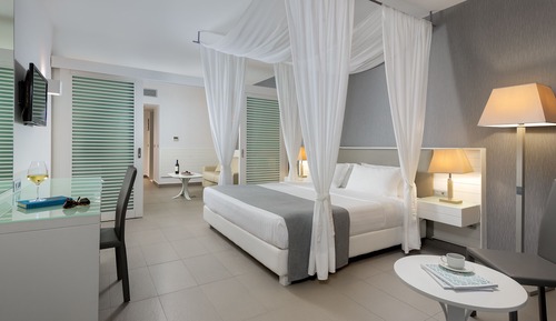 Suite junior, acceso a la piscina, vistas al mar