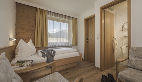 Apartamento, 2 habitaciones, balcón, vistas a la montaña