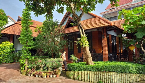 Bungalow with Garden View