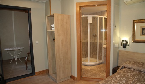 Habitación individual económica, baño privado