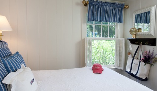 Float In Cottage Queen Bed Cove View