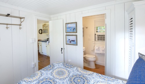 Sea Worthy Cottage Queen Bed Garden View