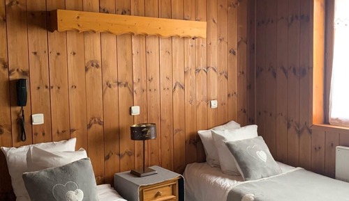 Habitación clásica con 2 camas individuales