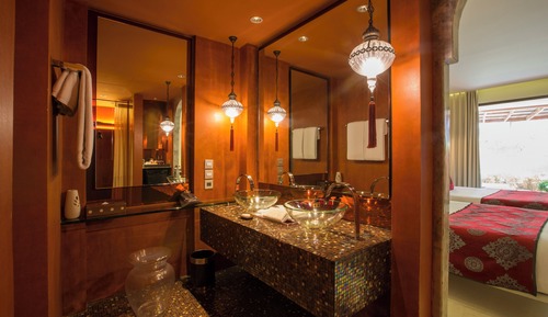 Fountain Pool Family Suite
